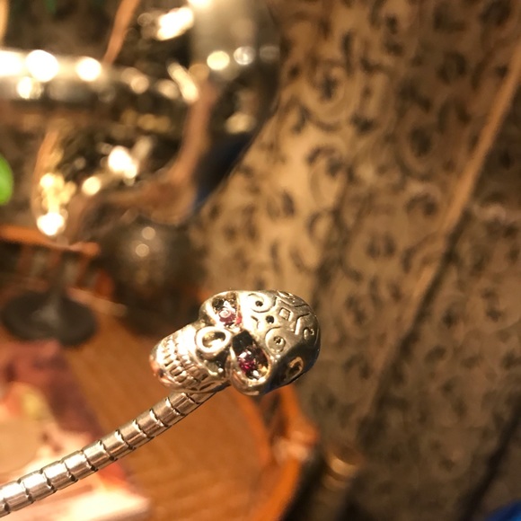 Skull Cuff - Picture 3 of 7